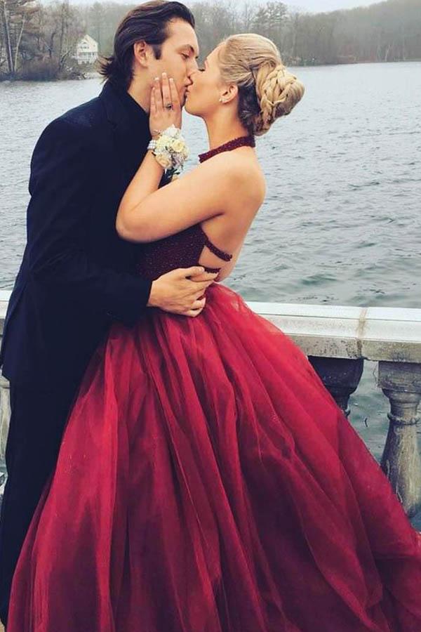 red dress prom couple Matching prom outfits for couples red